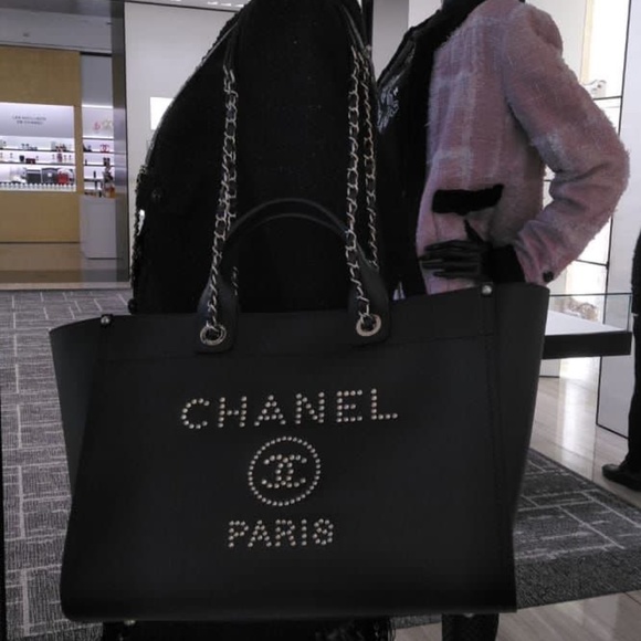 Chanel Deauville leather tote - Picture 6 of 6